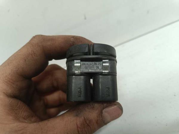 BOUTON LEVE VITRE FORD FIESTA/FUSION/K.A/PUMA/TOURNEO CONNECT/TRANSIT CONNECT - Vue 3